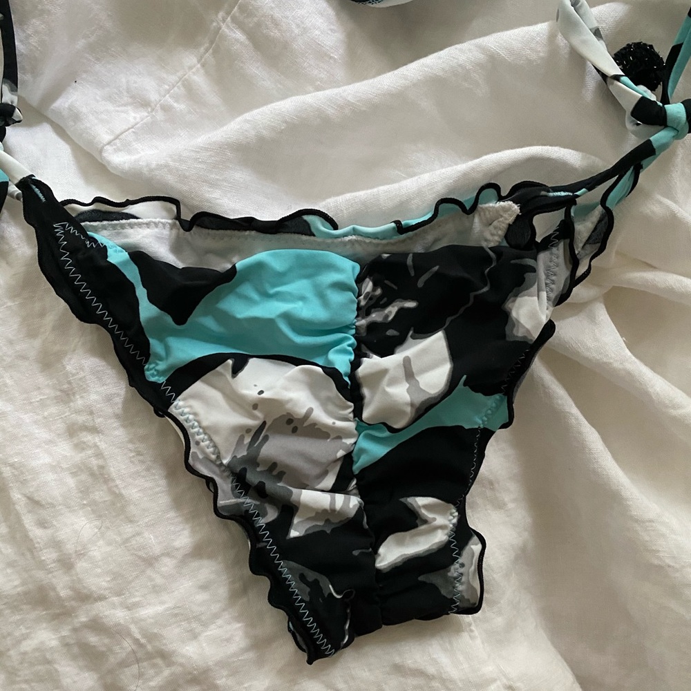 Salinas Bikini - Picture 6 of 6